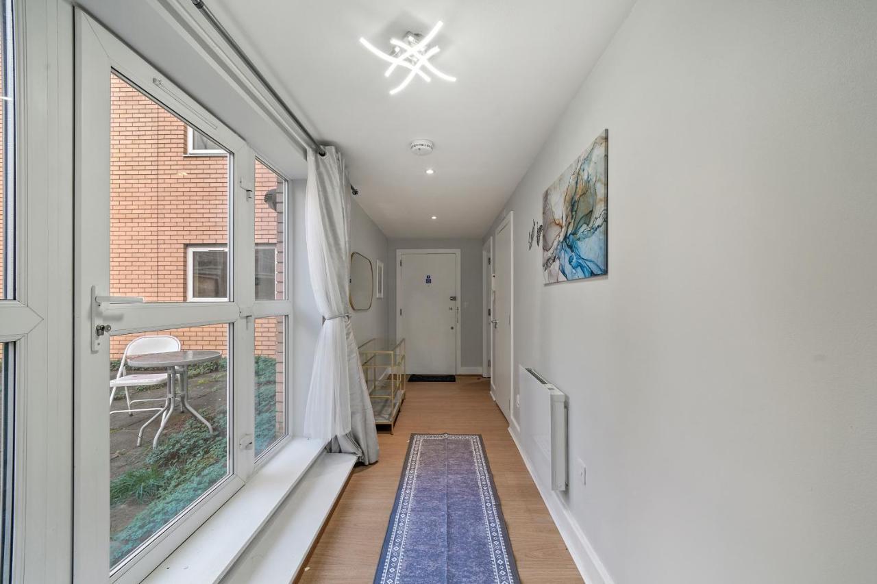 Apartment 3br-sleeps8-canarywharf-cinemabedroom *