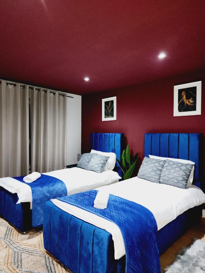Apartment 3br-sleeps8-canarywharf-cinemabedroom *