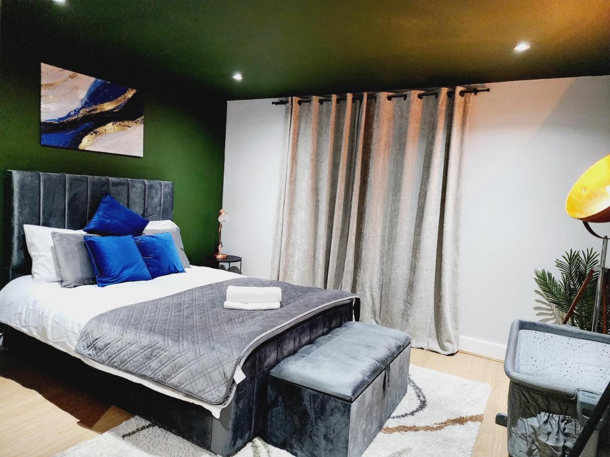 Apartment 3br-sleeps8-canarywharf-cinemabedroom London