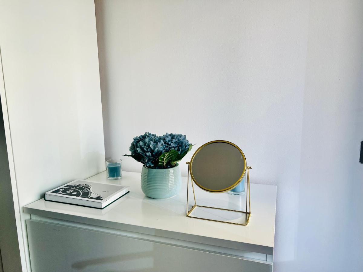 Modern Canary Studio- Wifi London
