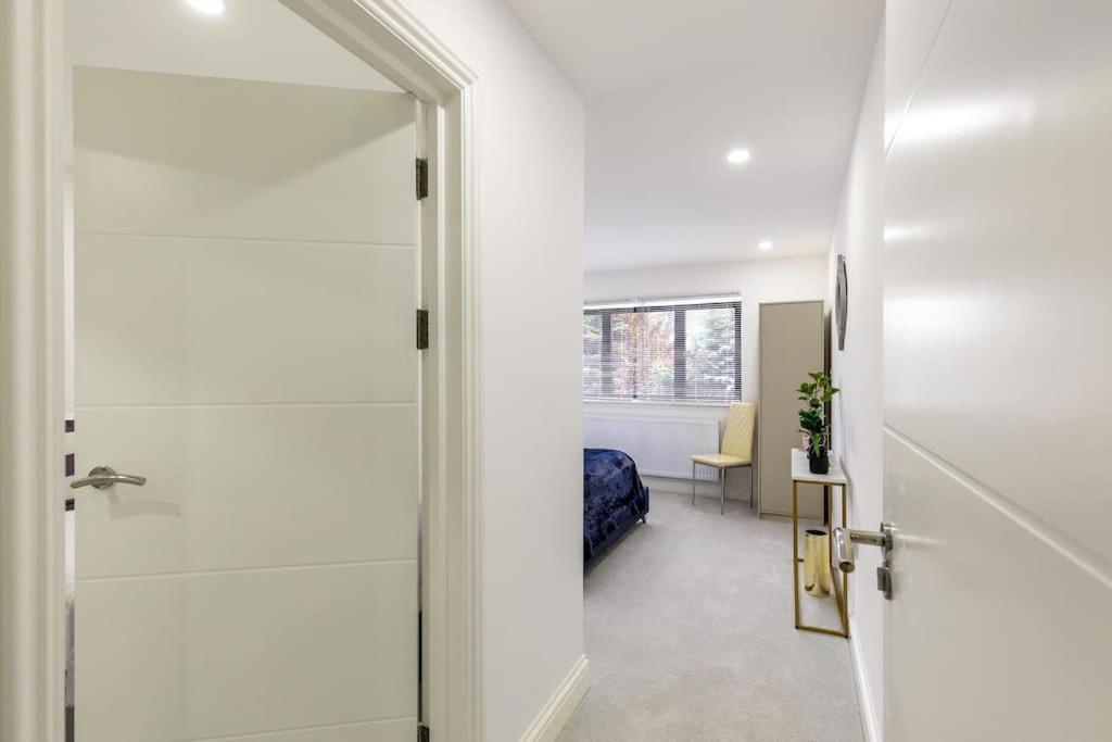4bed 11 Occupancy Large Flat Elizabeth Line West Flat Free Parking Apartamento Londres