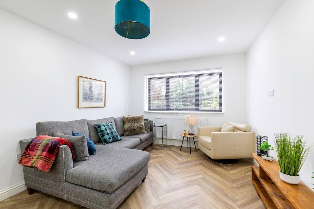 4bed 11 Occupancy Large Flat Elizabeth Line West Flat Free Parking Apartamento