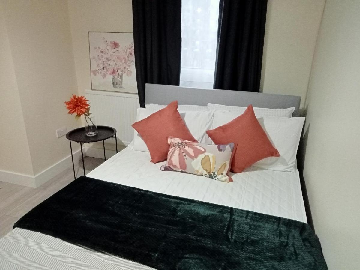 Stylish In London, E14 Apartment