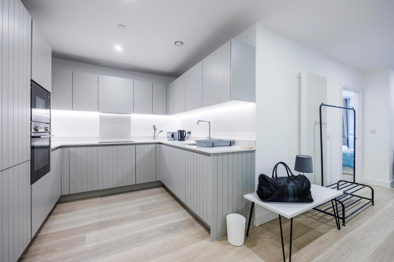 2&3 Bedrooms Near Excel - Modern Spacious For Larger Groups London