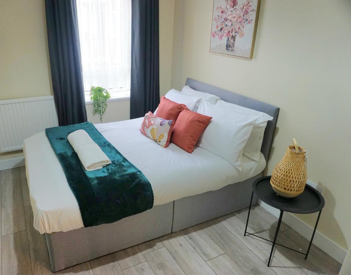 Stylish In London, E14 Apartment