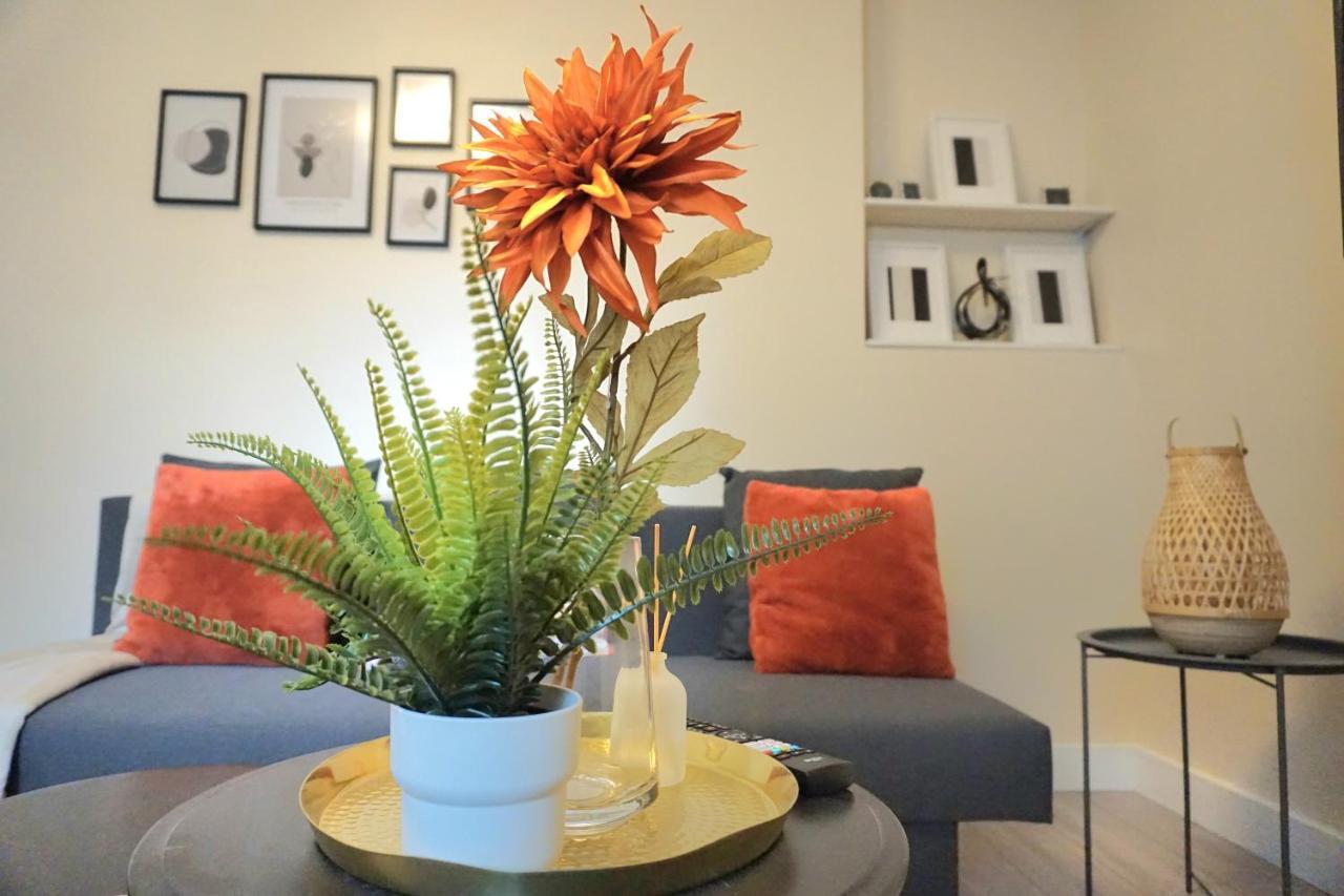 Stylish In London, E14 Apartment