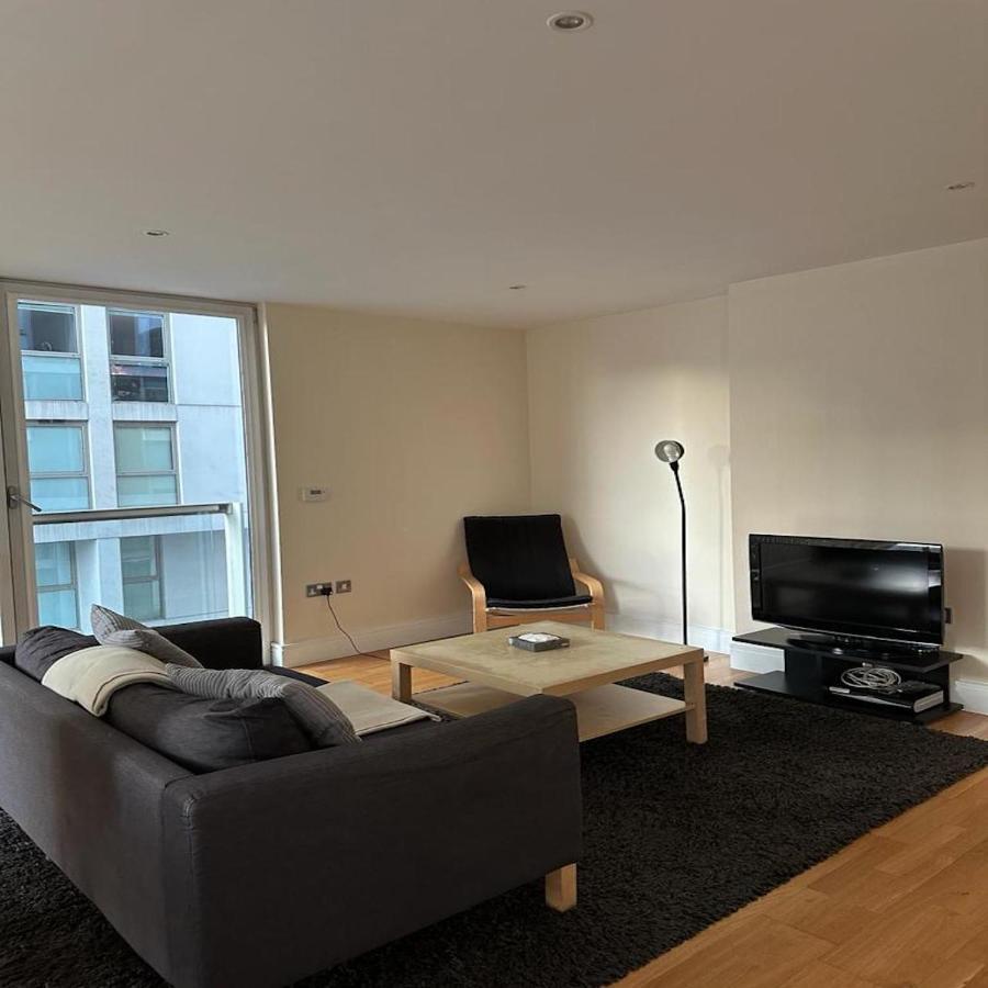 Canary Wharf Apartment *