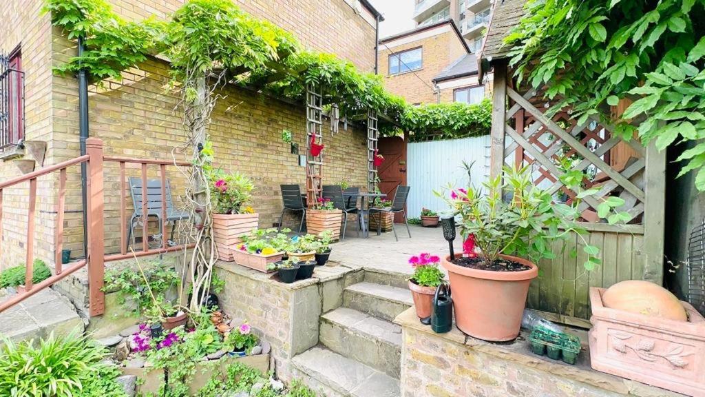 Canal View House: Of Oasis