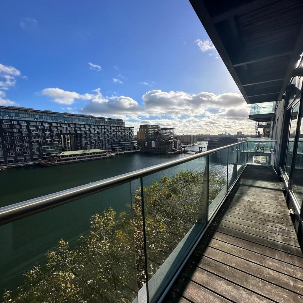 Canary Wharf Apartment *