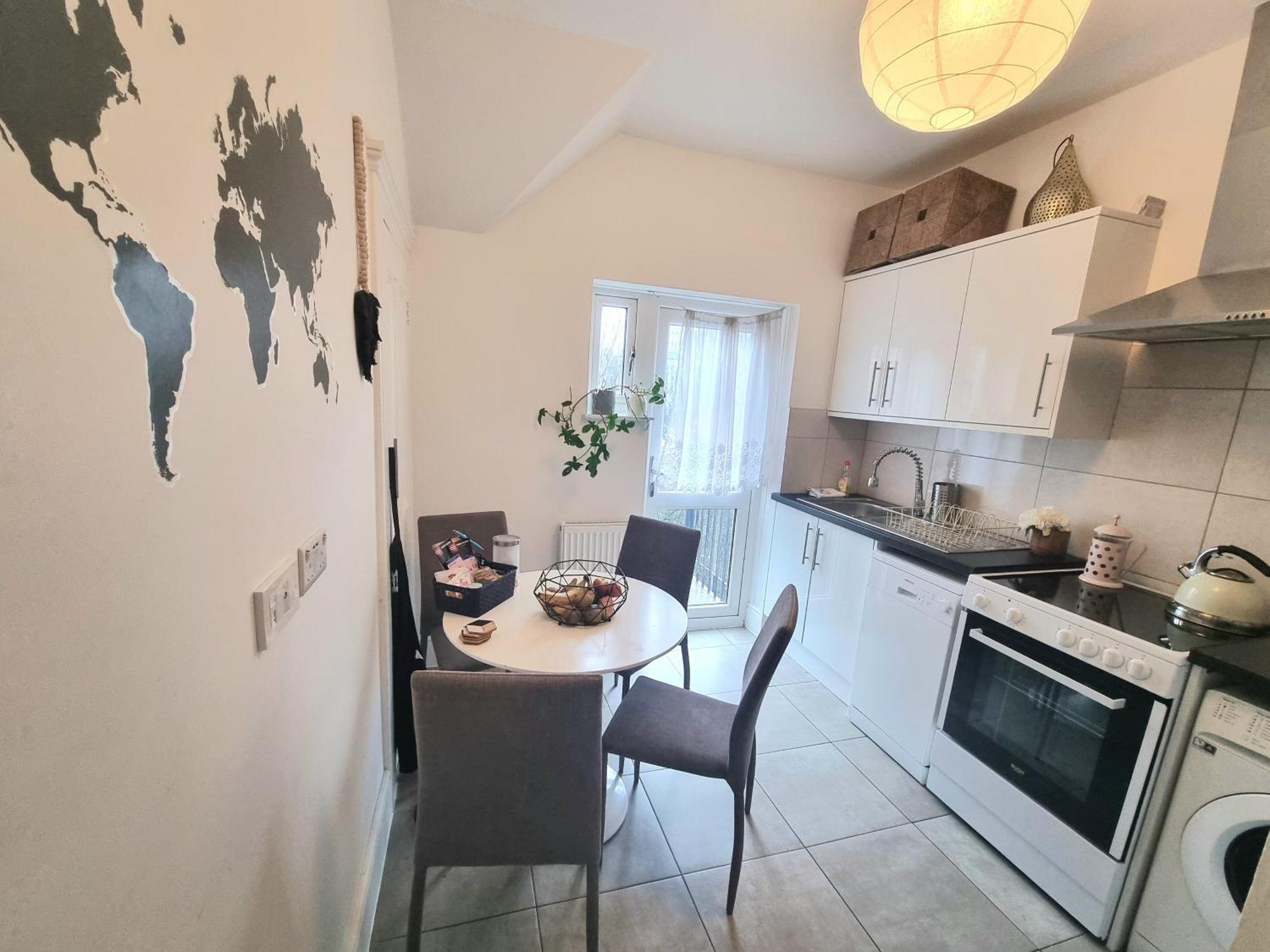 Stylish 2-bed Flat, Quick Access To Sights * London