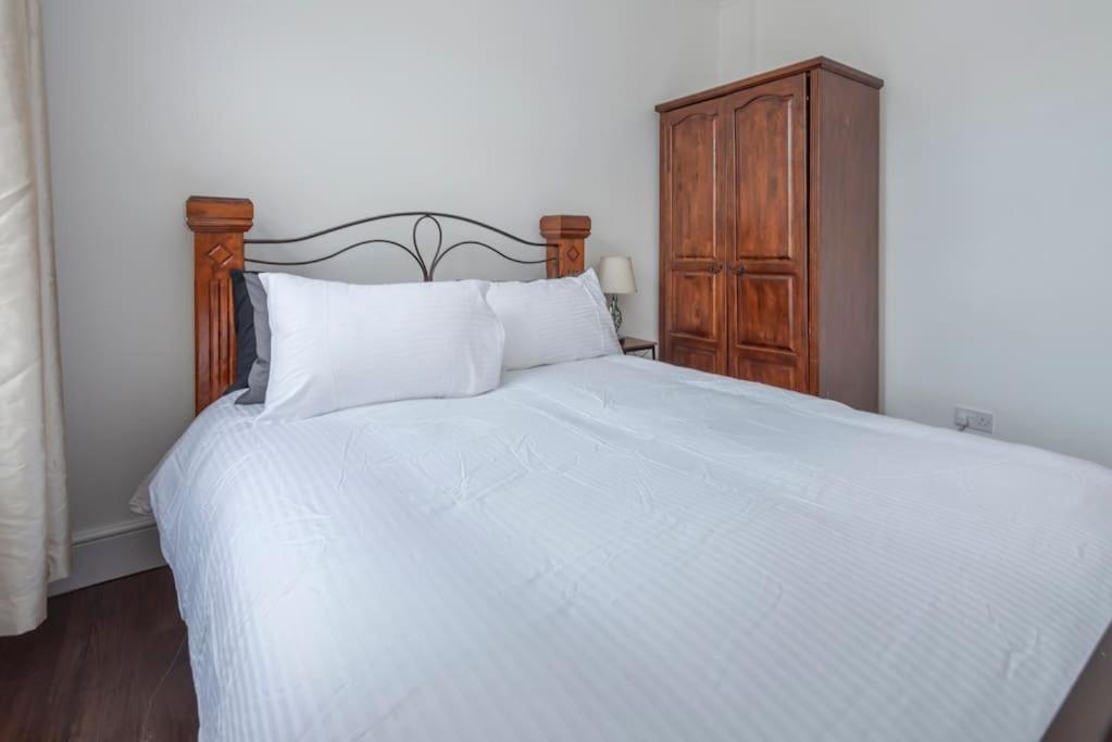 Stunning 3-bed House Apartment