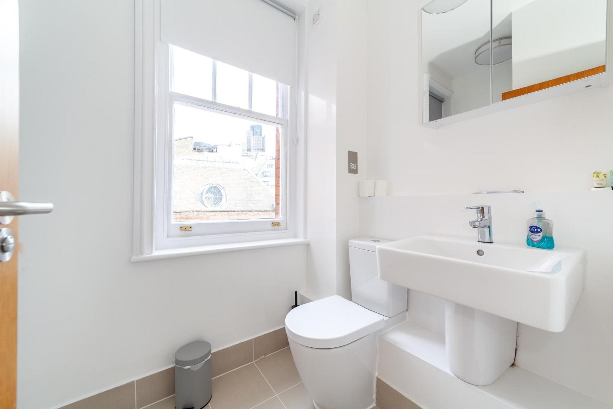 Cannon Street Apartment *