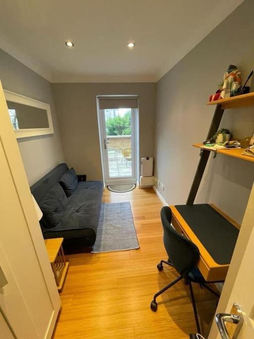 Flat In - Close To Excel Apartamento