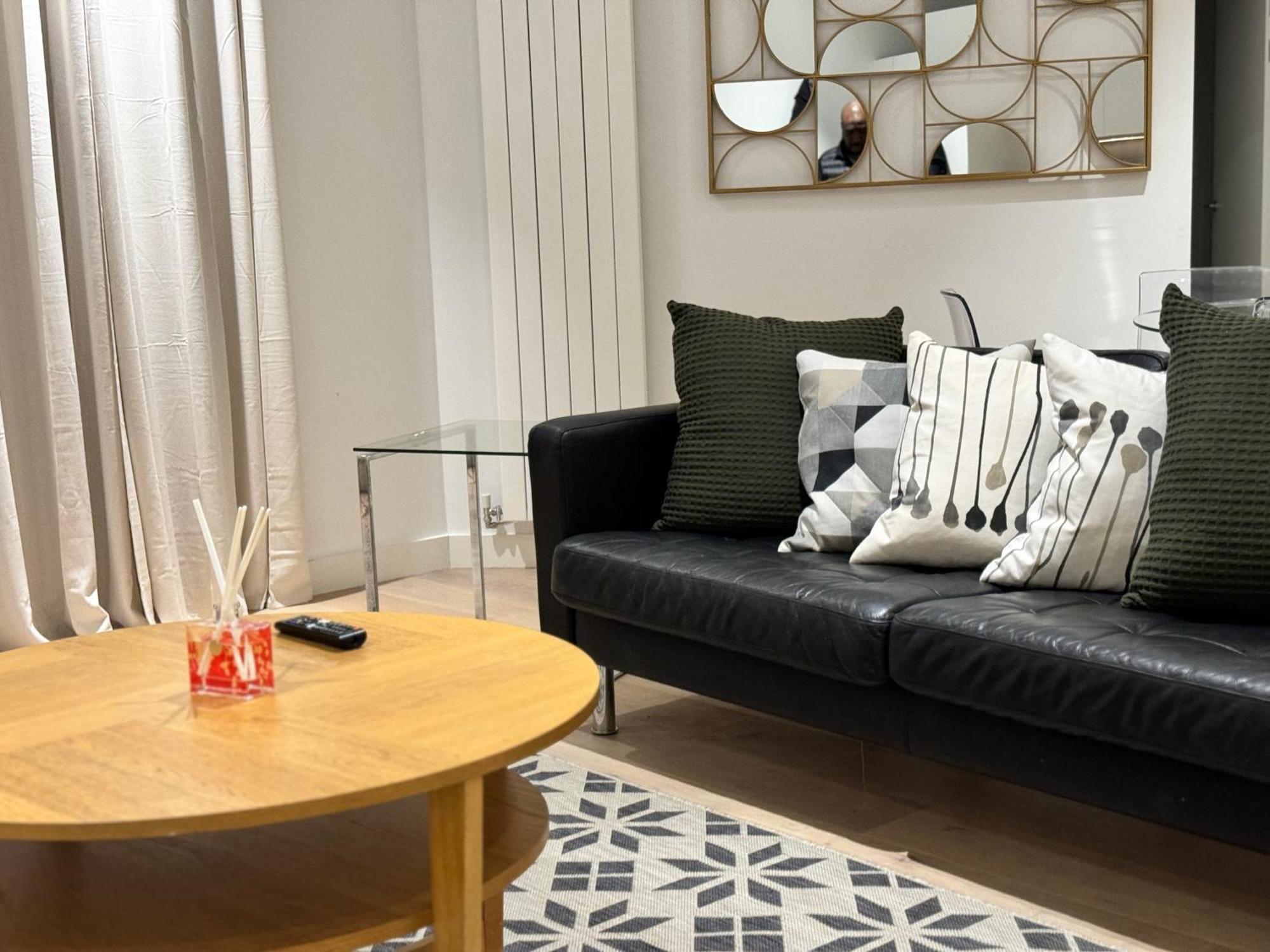 Docklands Stunning 2 Bed * London