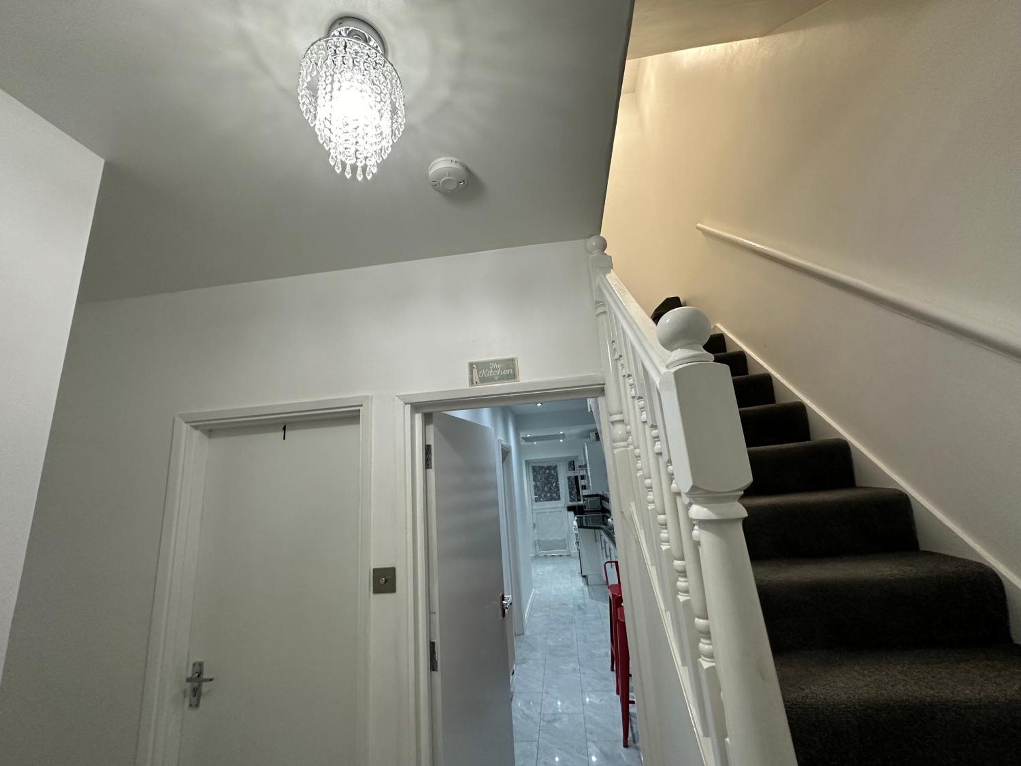 4th Flat With Private Own Bathroom A Luxury Family Setup And Furnished With Double Bed A Double Futon-sofa Bed A Single Futon Bed A Baby Cot And Garden And Free Parking London
