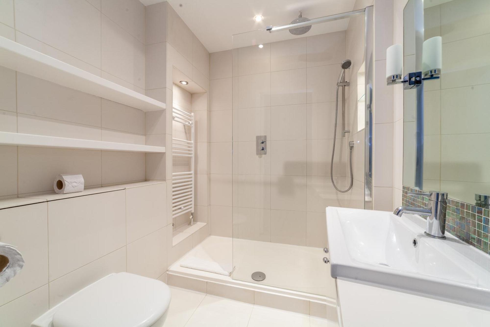 Apartment Elegance & Chic Design - 2-bedroom Haven