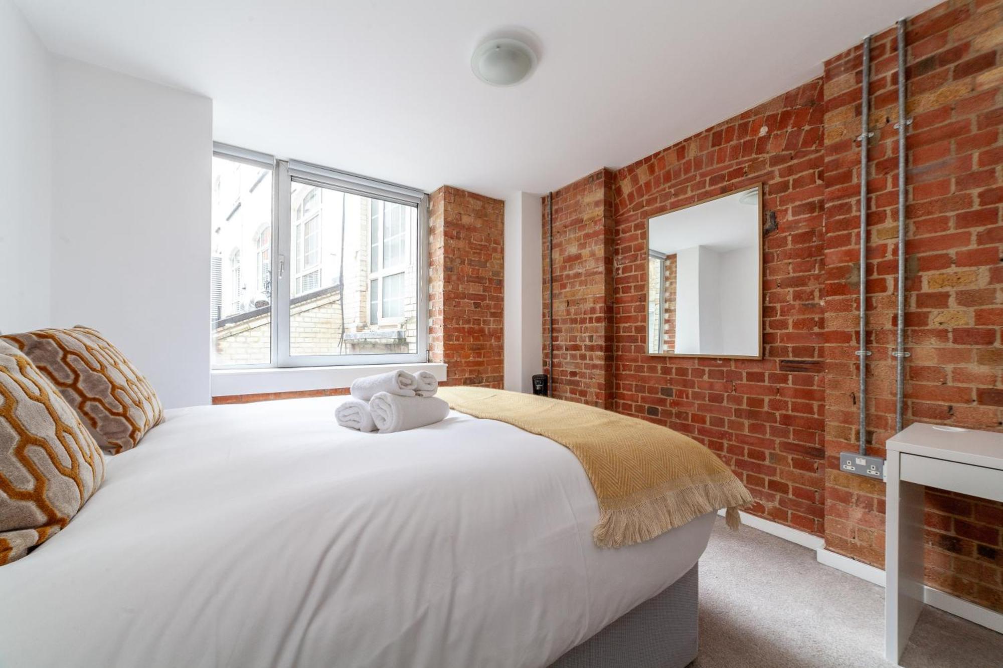 Elegance & Chic Design - 2-bedroom Haven London
