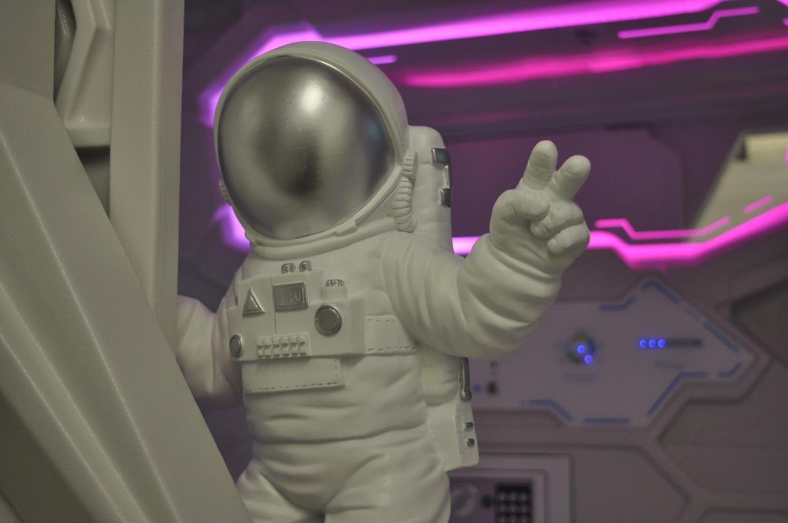 Capsule hotel Cosmos Capsule Coworking London