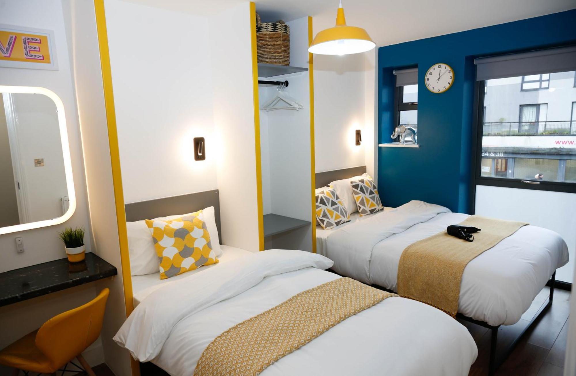 New Luxury In Location Next To Shops, Cafes, Bars & Metro
