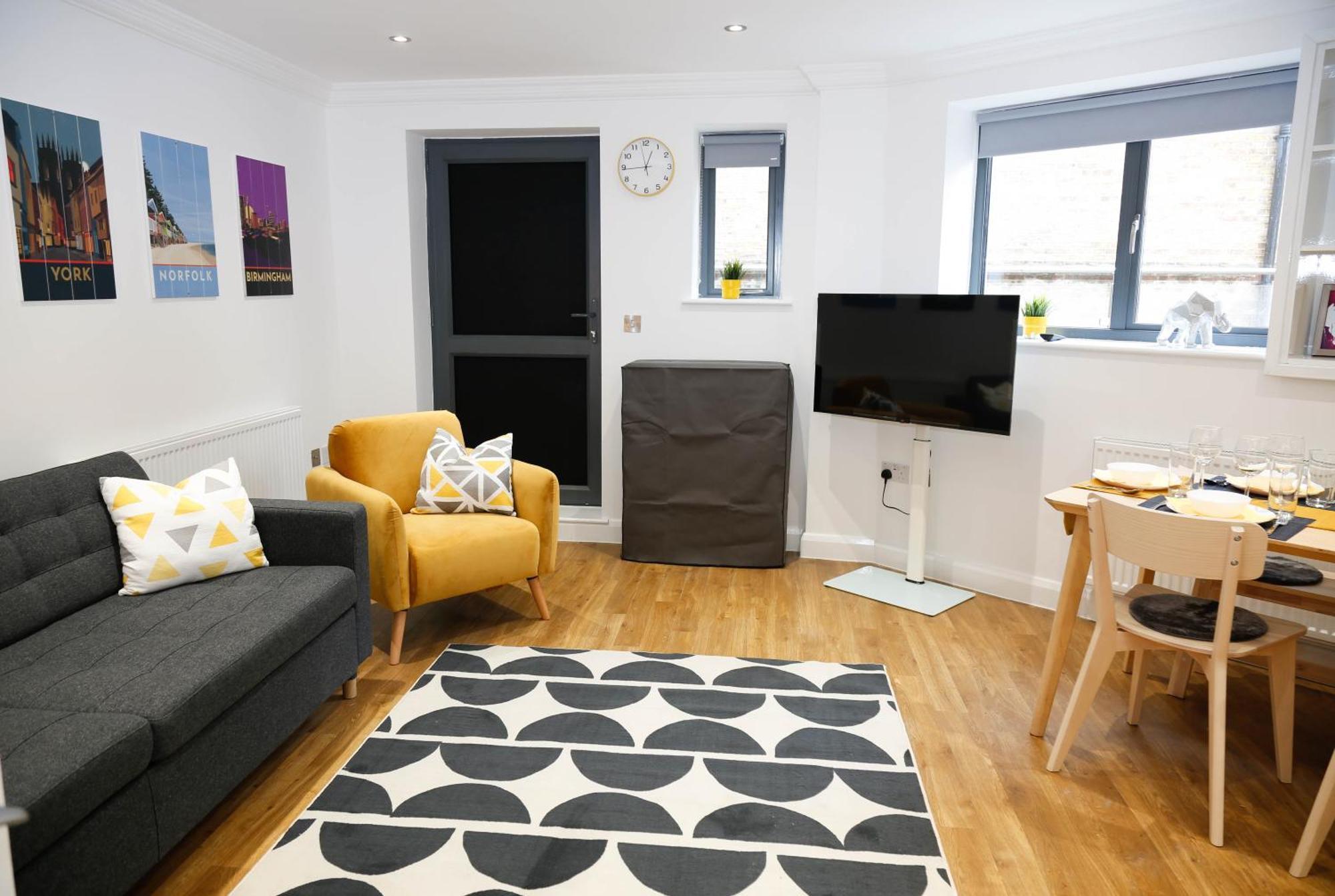 New Luxury In Location Next To Shops, Cafes, Bars & Metro