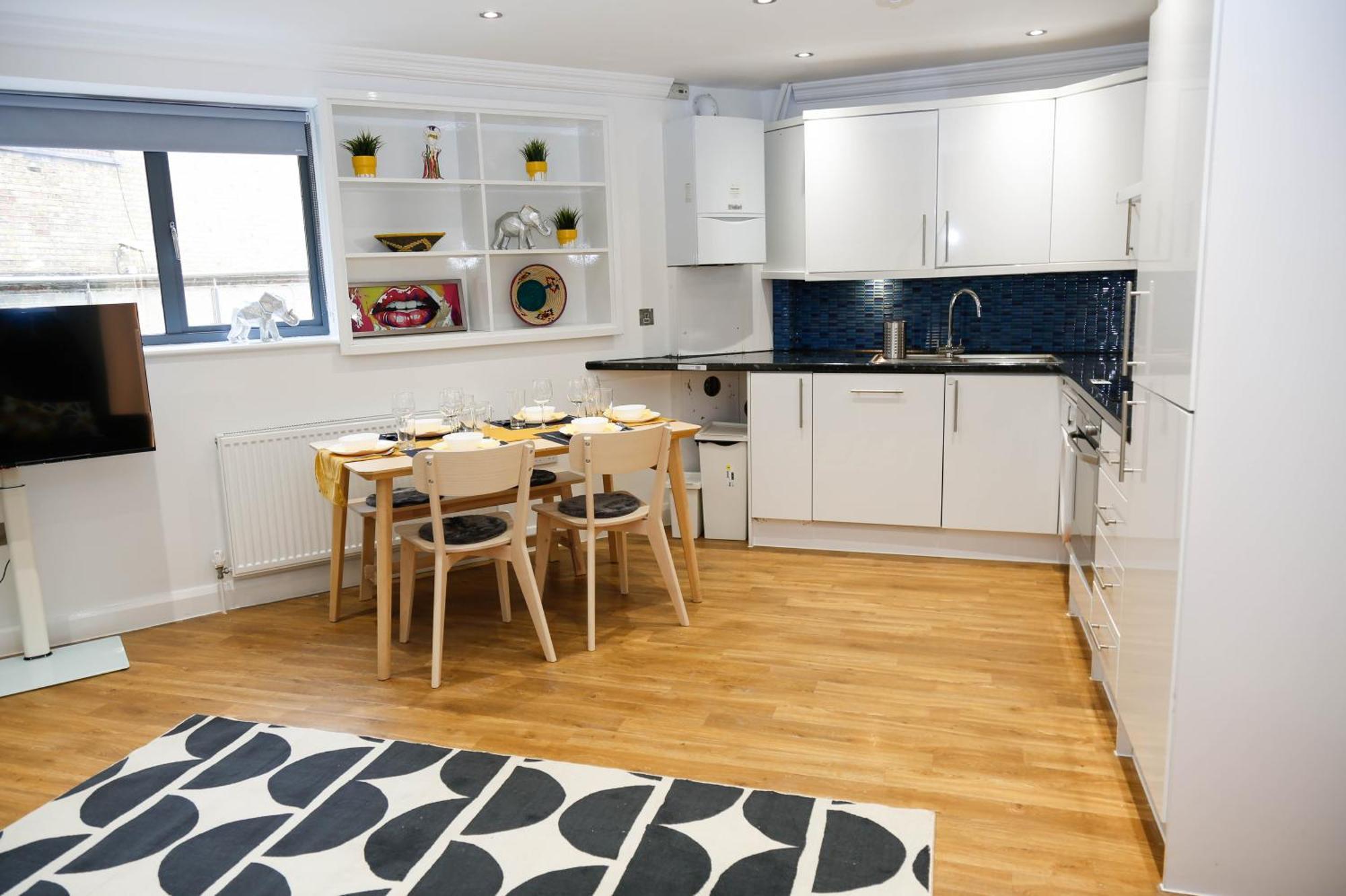 New Luxury In Location Next To Shops, Cafes, Bars & Metro