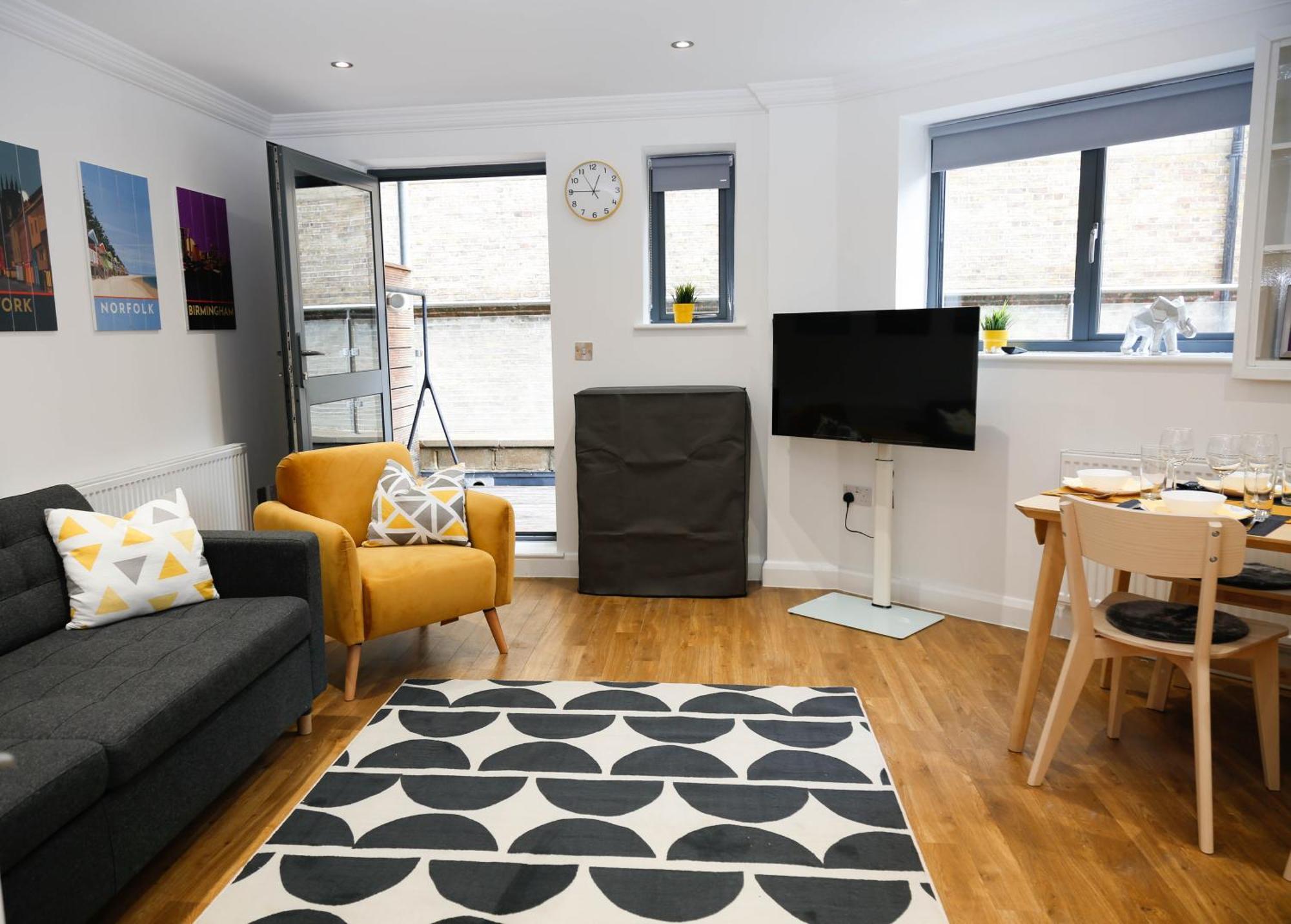 New Luxury In Location Next To Shops, Cafes, Bars & Metro London