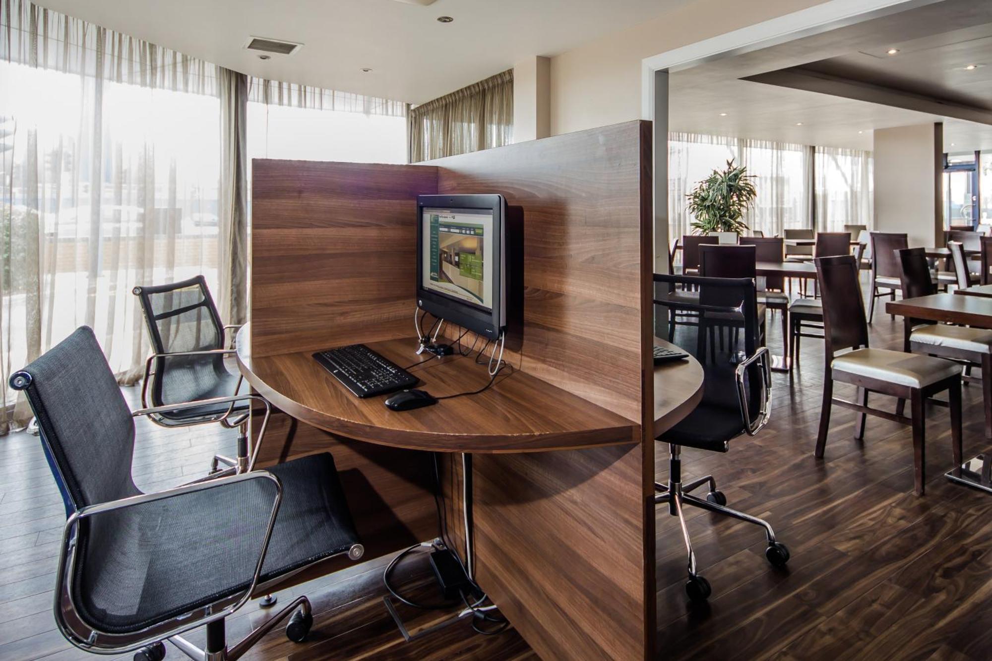 Express Royal Docks By Ihg London