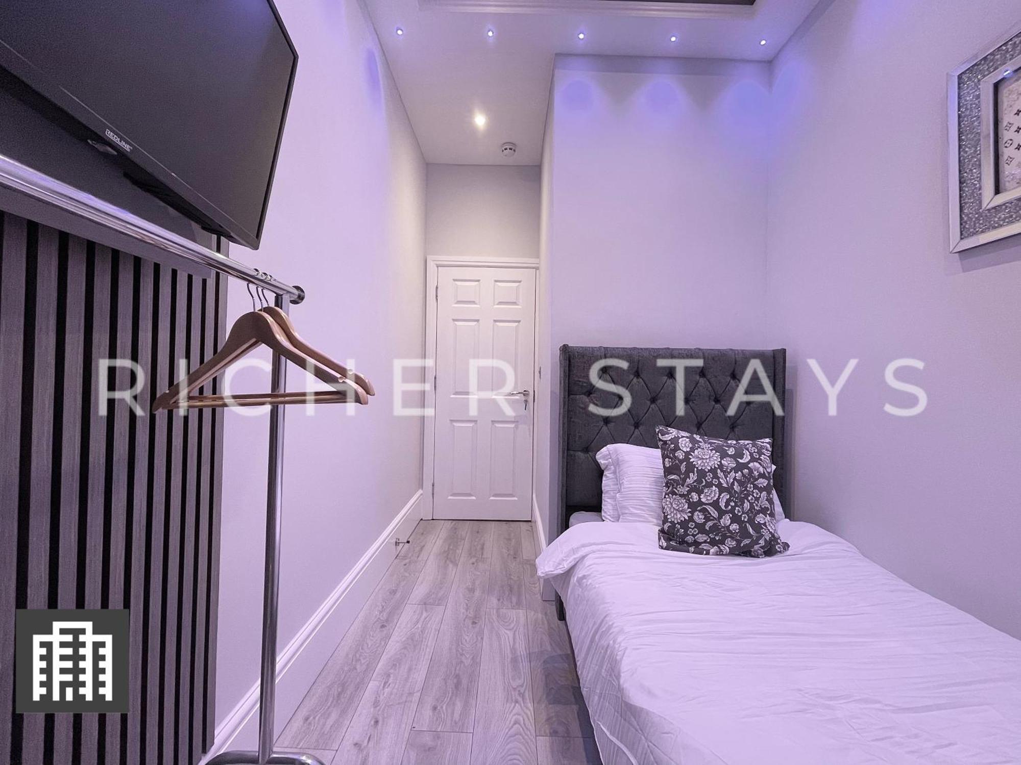 Hackney - En-suite & Amenities Hotel 4*