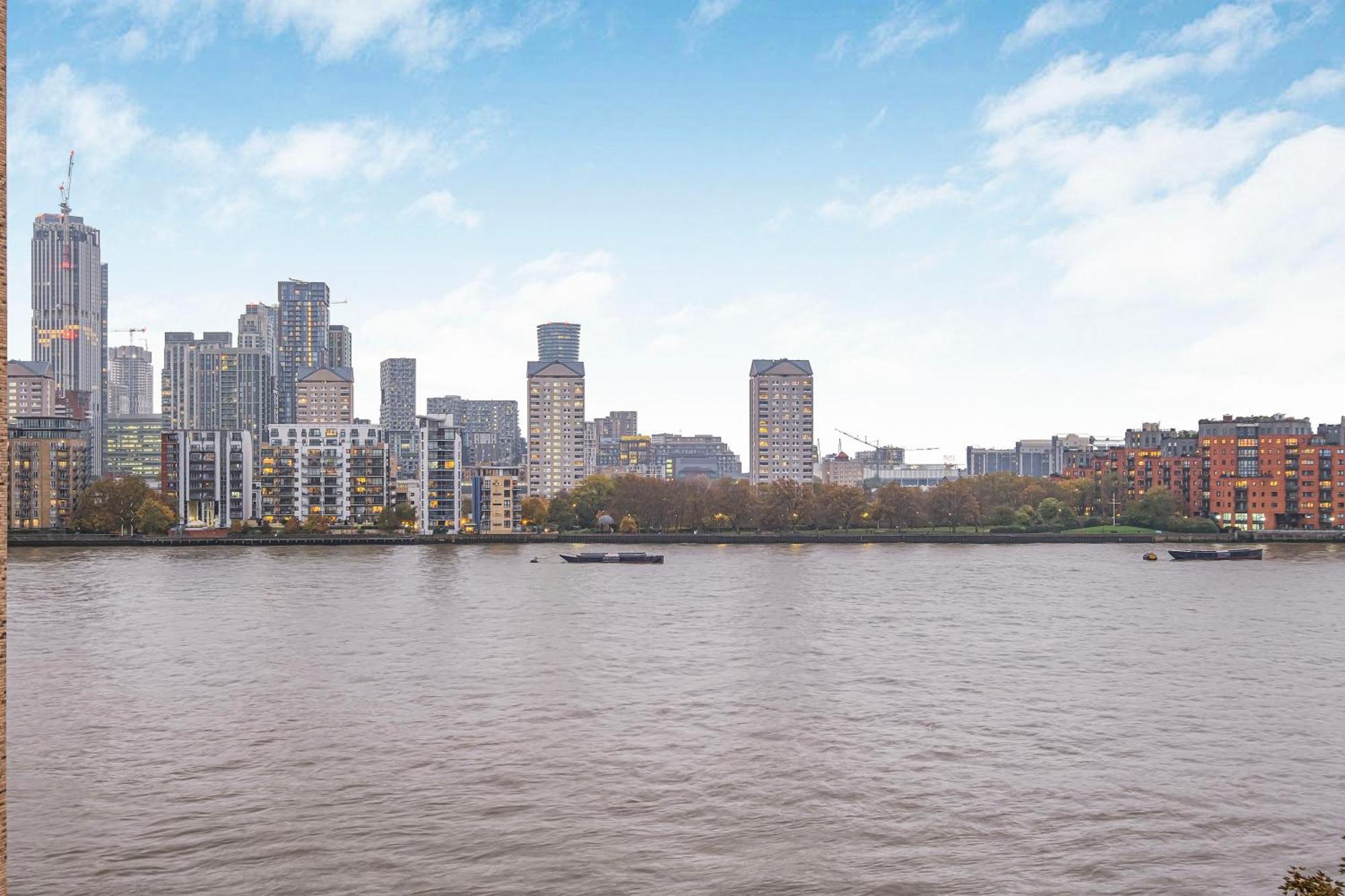Hospedagem domiciliar Two Stunning Bedrooms & Private Balcony & River View Londres