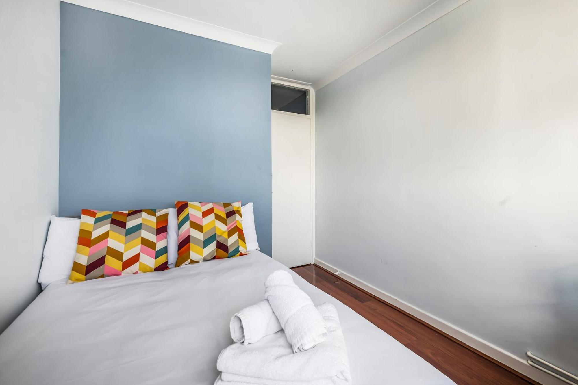 Two Stunning Bedrooms & Private Balcony & River View Hospedagem domiciliar Londres