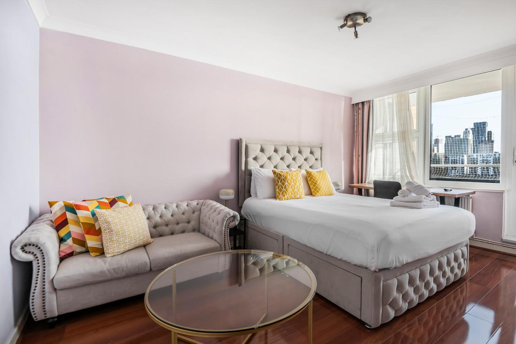 Two Stunning Bedrooms & Private Balcony & River View Hospedagem domiciliar *