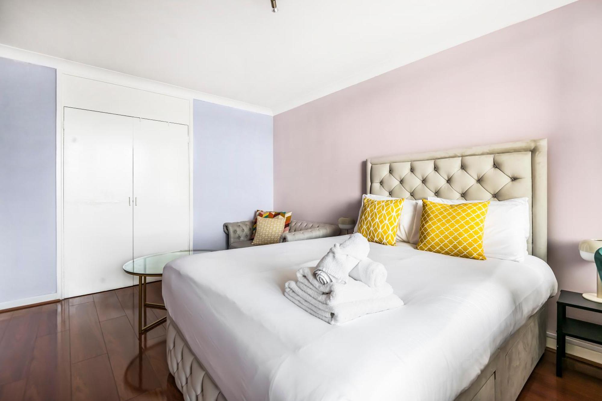 Two Stunning Bedrooms & Private Balcony & River View Hospedagem domiciliar *