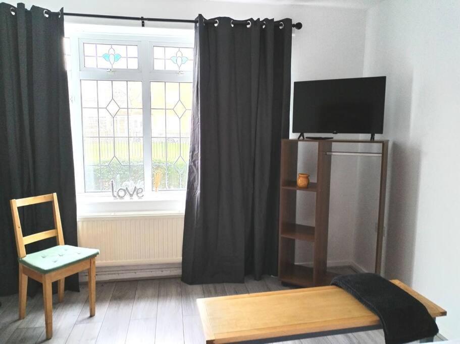 Cosy Near E1 * London