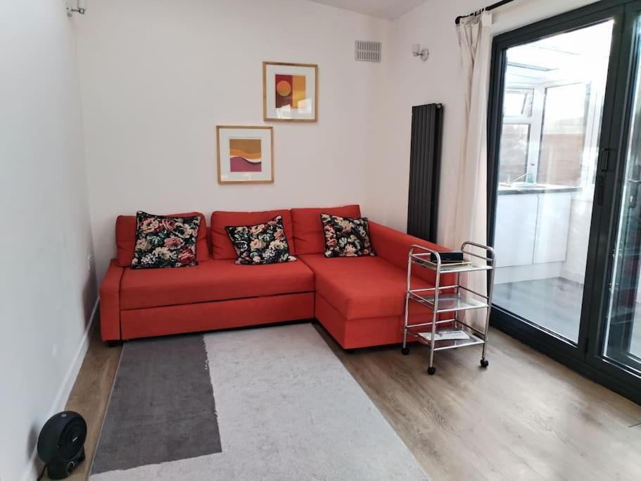 Cosy Near E1 Holiday home *