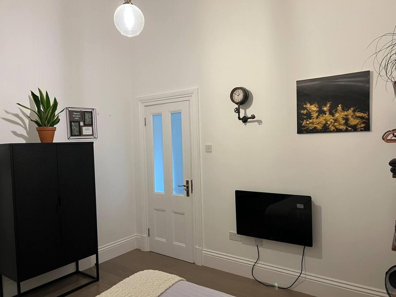 Modern And Spacious 2 Bedroom Flat Near Shoreditch Apartment