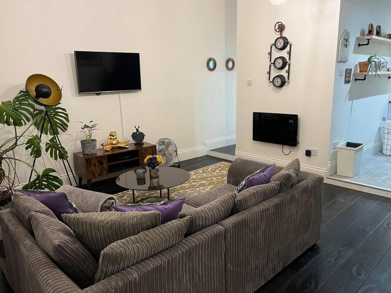 Modern And Spacious 2 Bedroom Flat Near Shoreditch * London