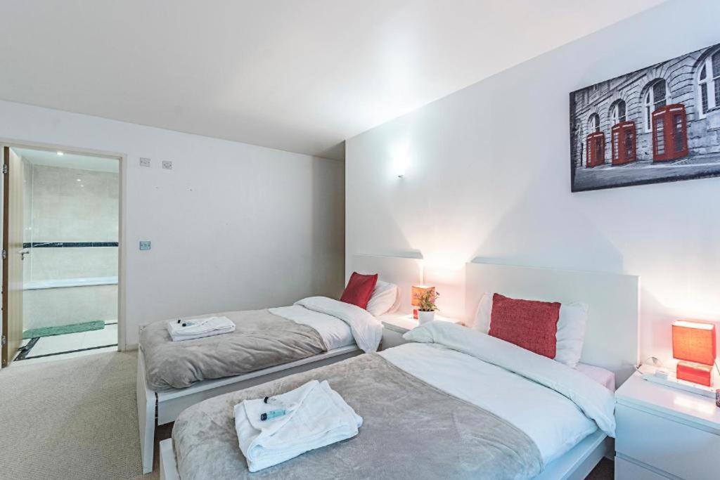 Apartment 2&3 Bedrooms Near Excel - Modern Spacious For Larger Groups *