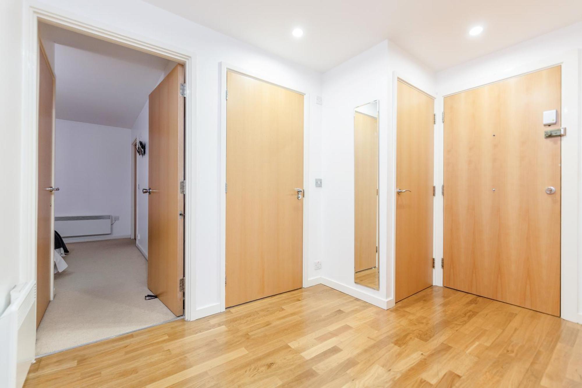 2&3 Bedrooms Near Excel - Modern Spacious For Larger Groups Apartment London