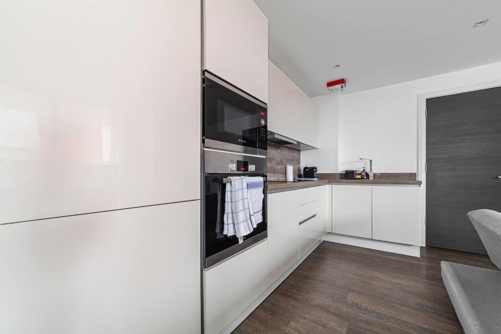 Charming & Large 1-bedroom In The Heart Of Apartment *
