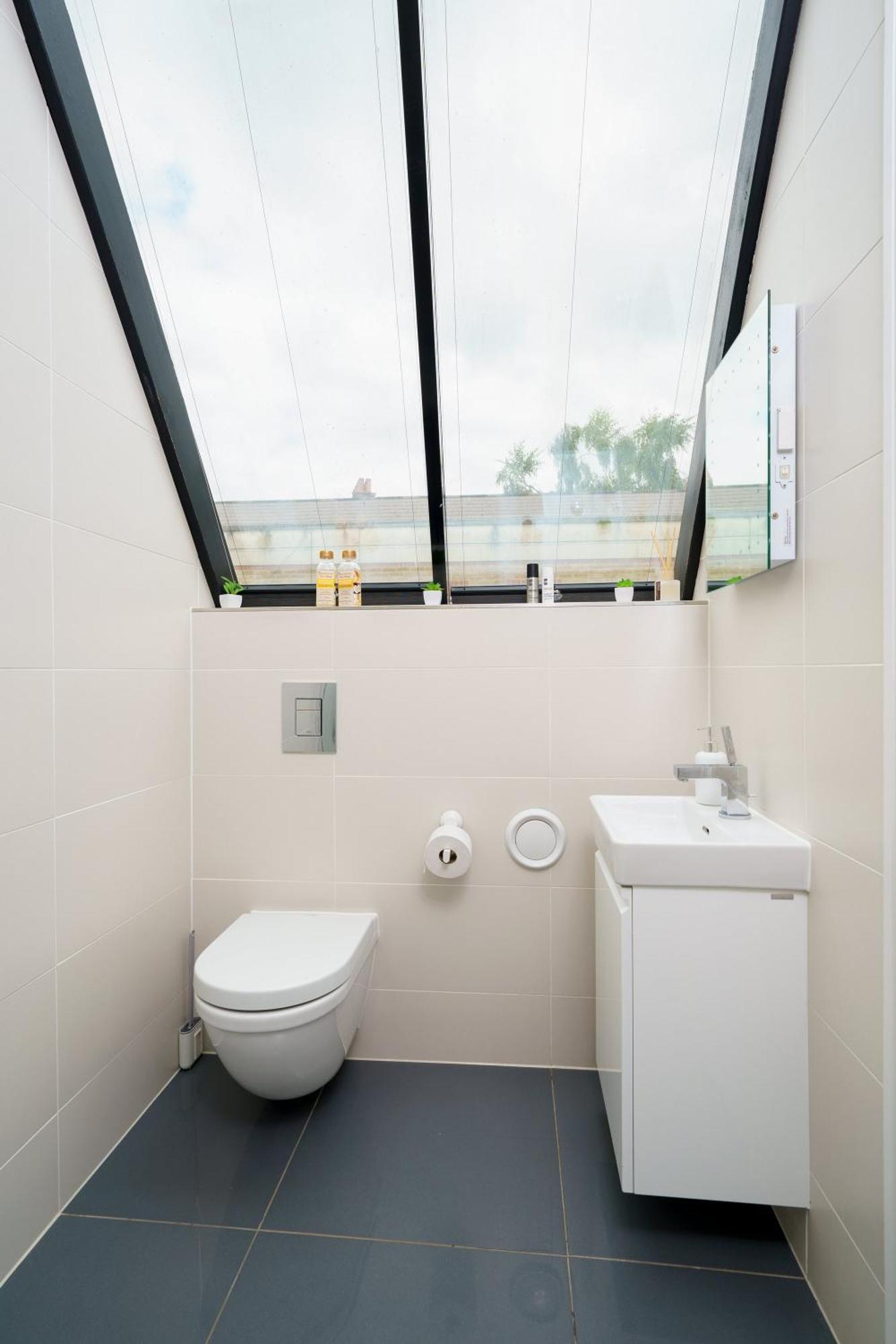 En-suite In Zone 1 *