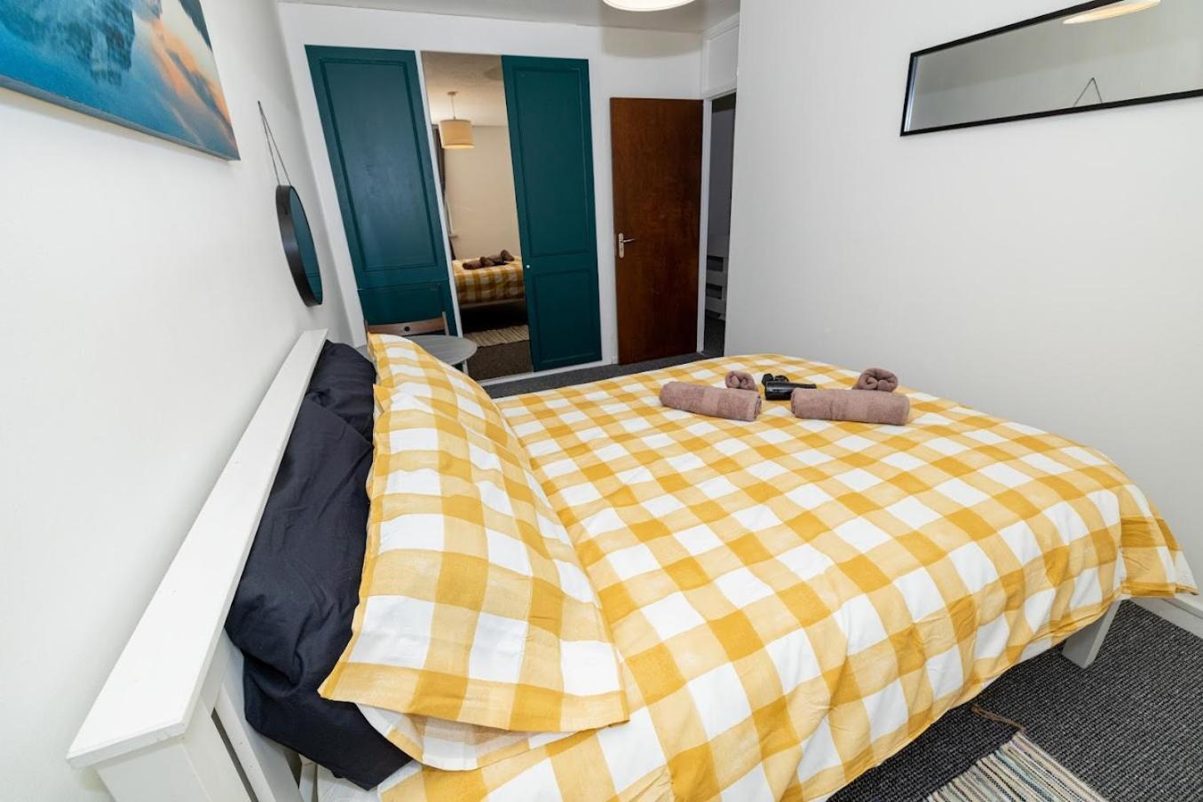 Close To Canary Wharf