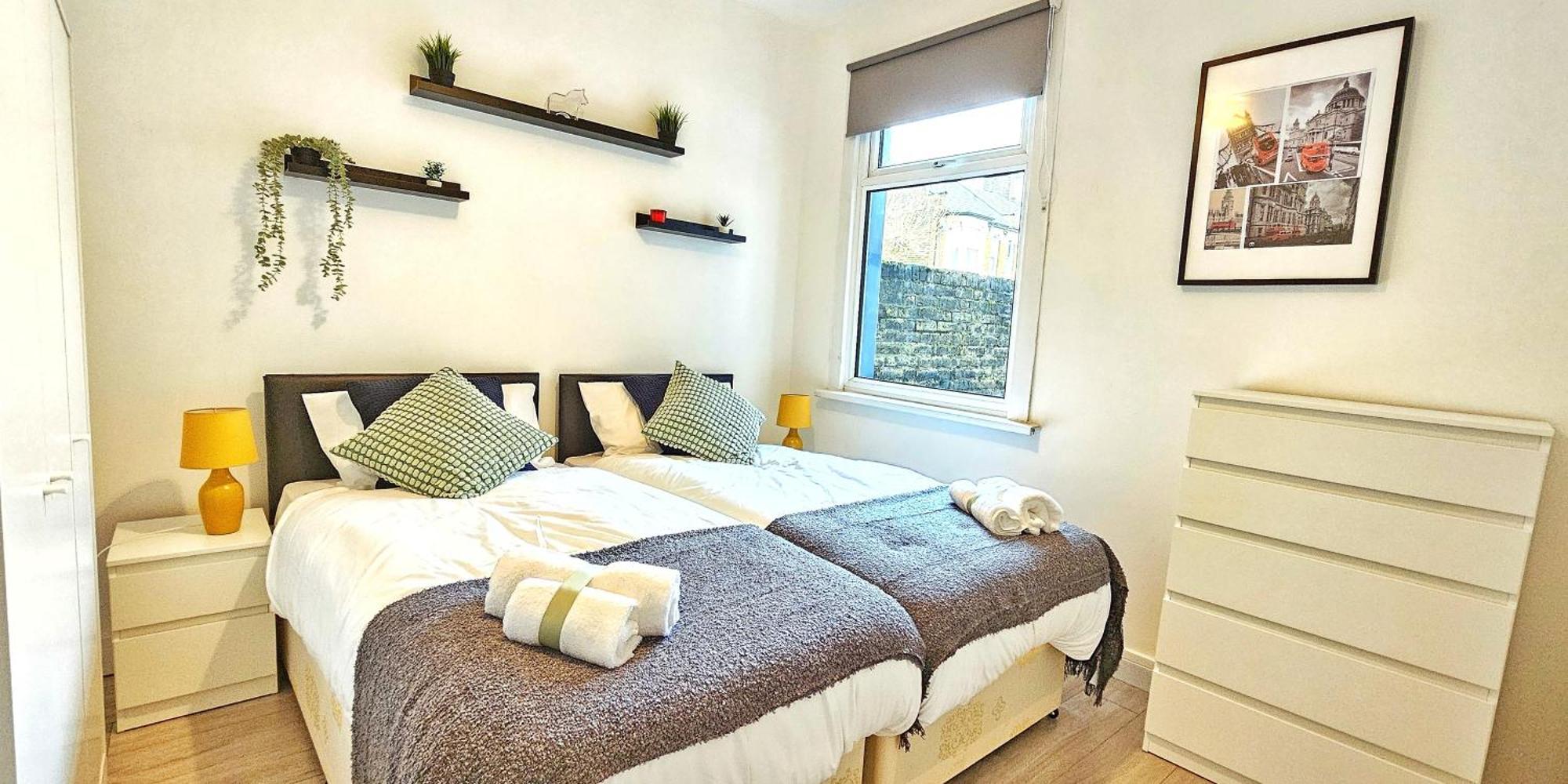 Stratford City - Luxe House With Garden Holiday home *