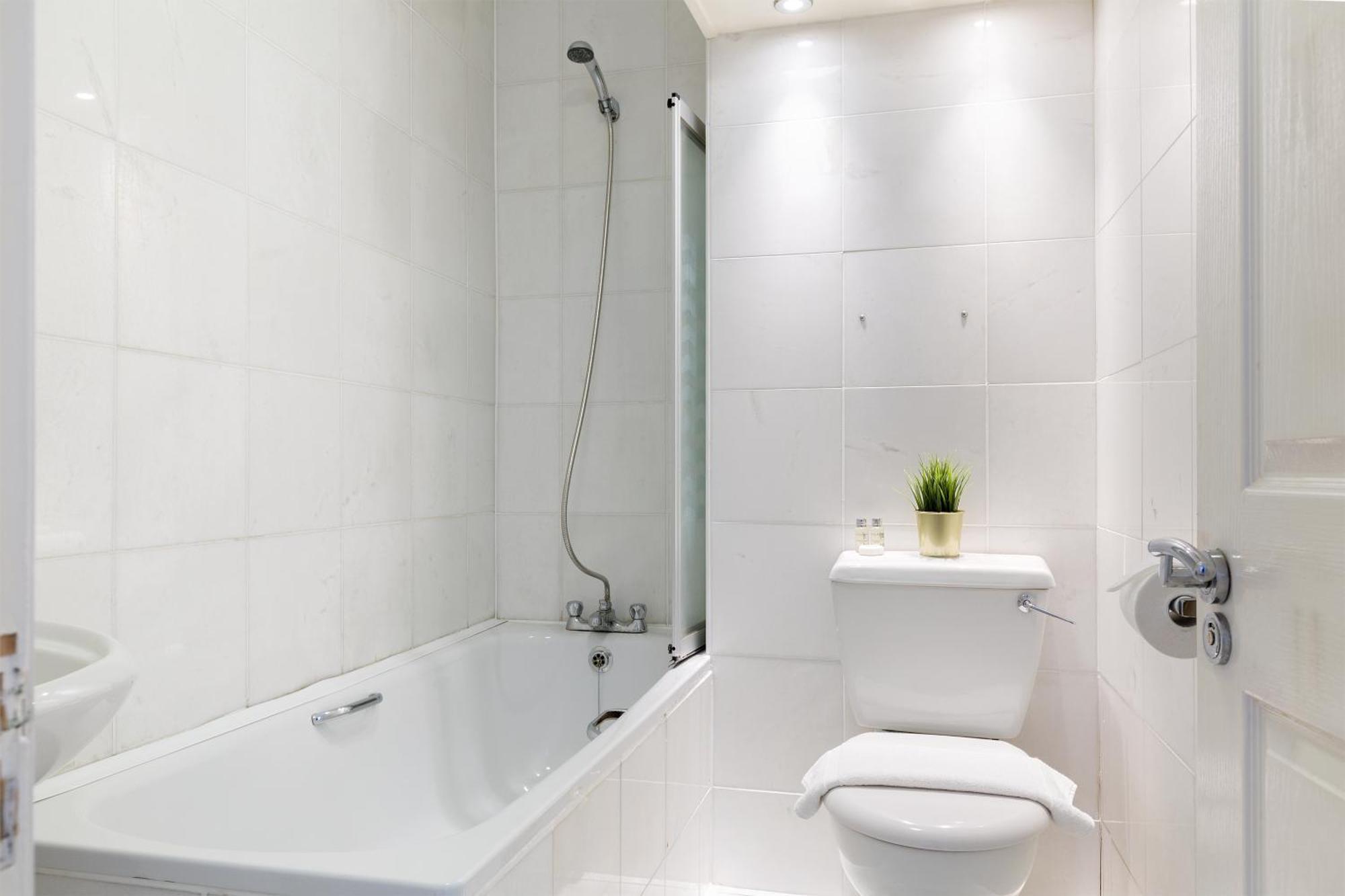 The Aldgate Flat Apartment *