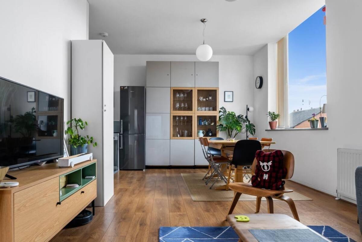 Luxury Modern Flat Near Excel, 02 & Canary Wharf Apartment *