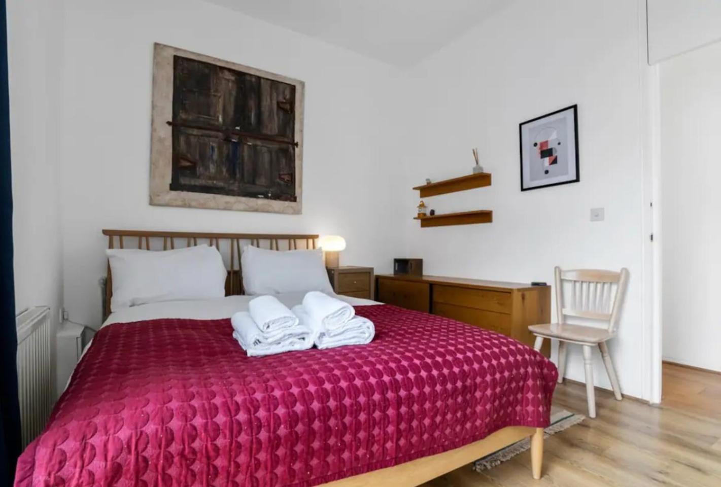 Luxury Modern Flat Near Excel, 02 & Canary Wharf Apartment