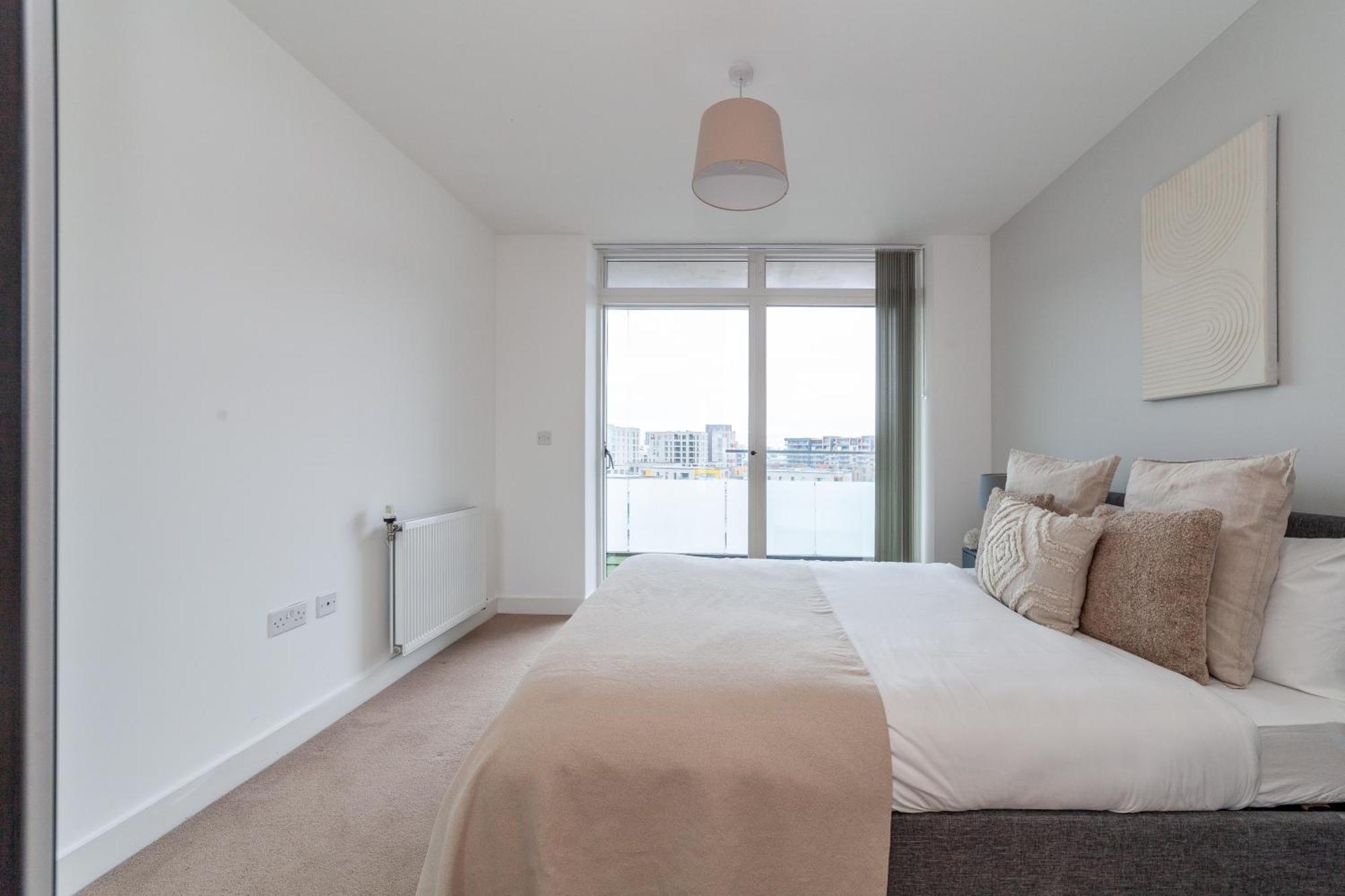 The Thames Collection Apartment