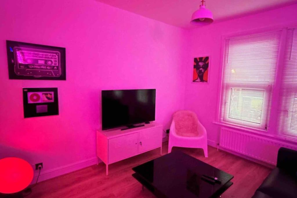 Apartment Flat Next To Central Line Underground Station London
