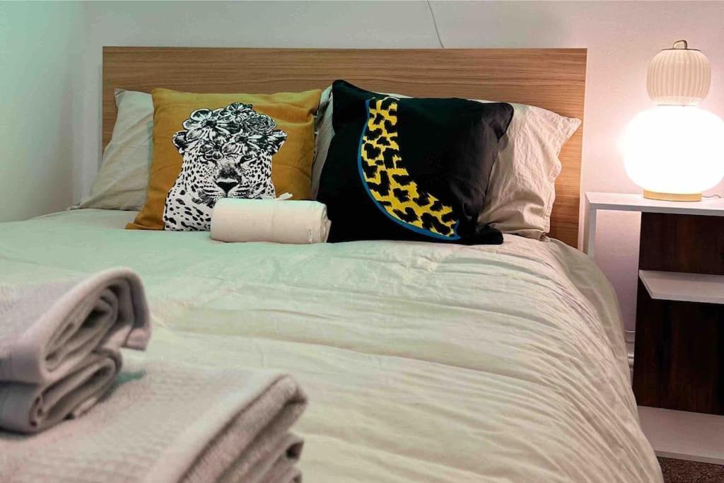 Flat Next To Central Line Underground Station Apartment London