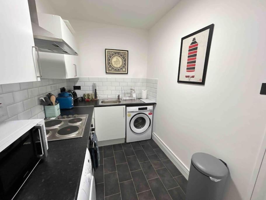 Flat Next To Central Line Underground Station Apartment