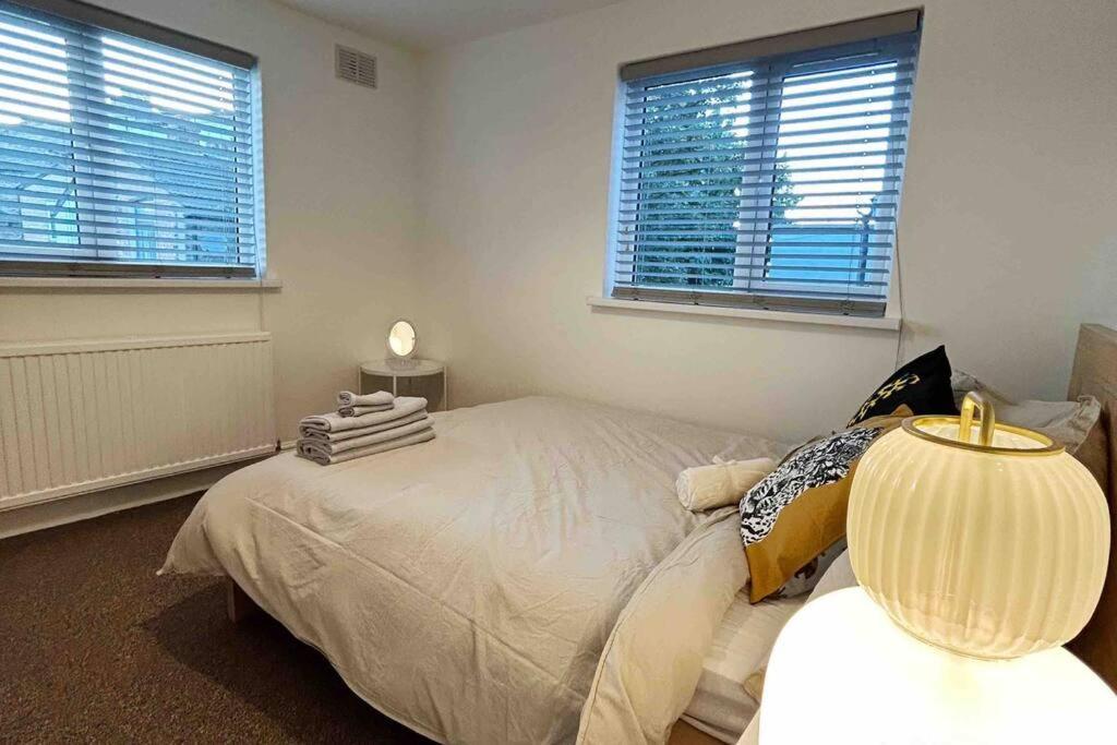 Flat Next To Central Line Underground Station Apartment